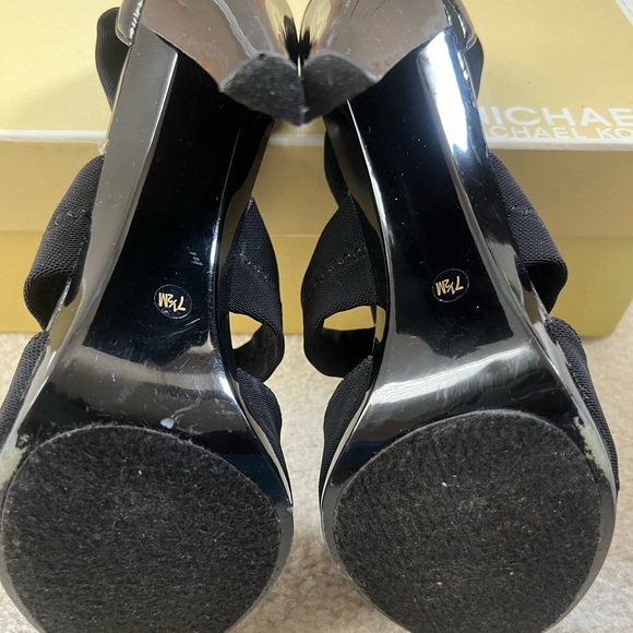 MICHAEL Michael Kors Berkeley T Strap Heel Sandal Black Size 7.5 - Picture 5 of 6